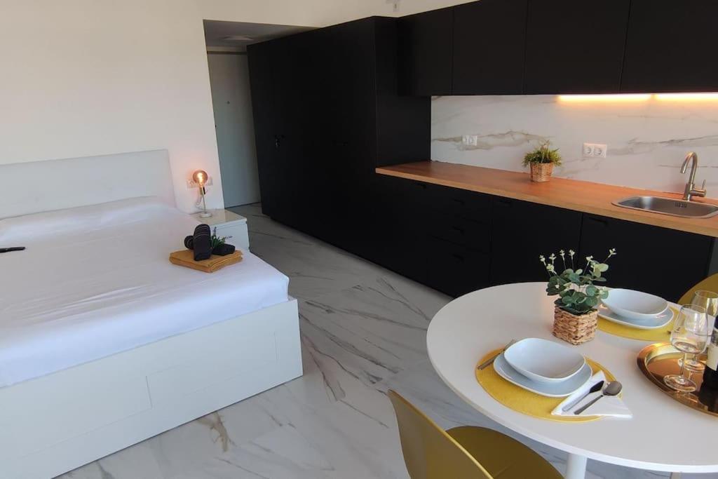 Chill Out Studio Jacuzzi & Sea Views อาลิกันเต ภายนอก รูปภาพ