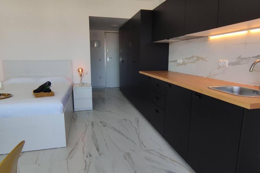 Chill Out Studio Jacuzzi & Sea Views อาลิกันเต ภายนอก รูปภาพ